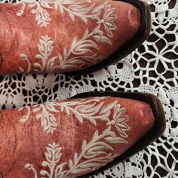 Corral Women's Distressed Leather Boots Size 9 Intricate Floral Embroidery - Picture 9 of 16